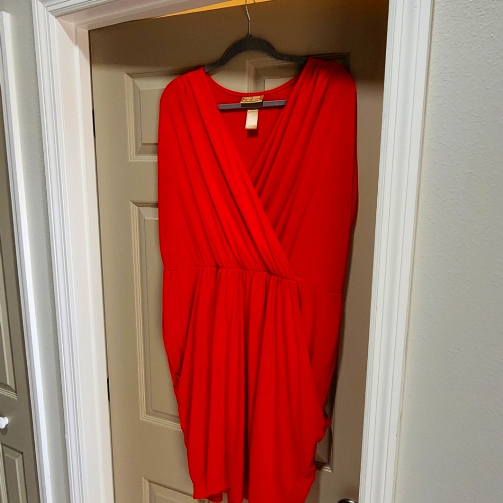 Perfect little red Wrap Style dress. Prefect All Seasons Piece!